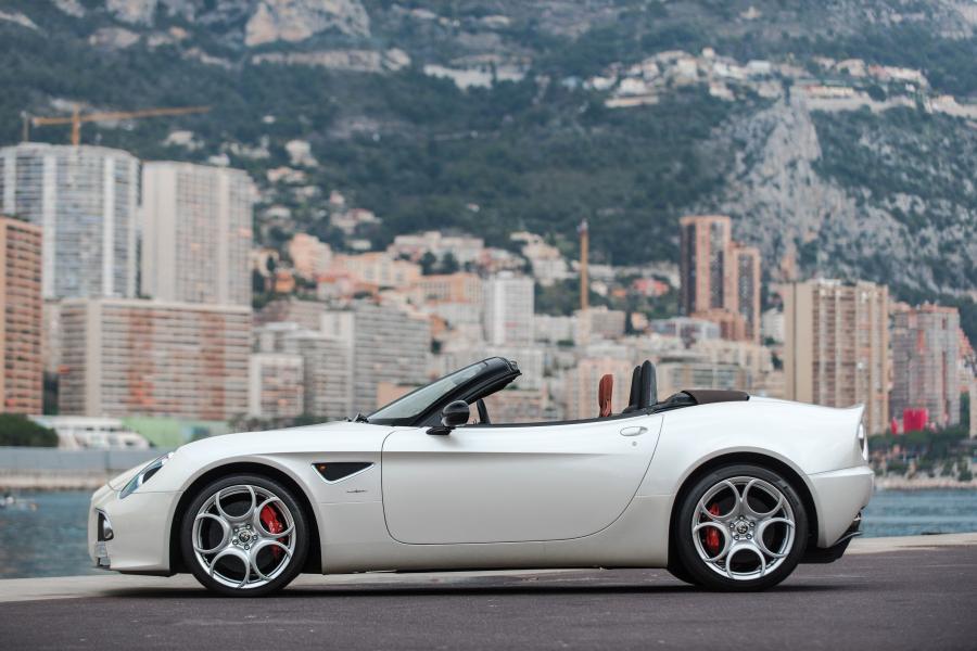  Alfa Romeo 8C Spider 2008 года  (фото 40 из 46)